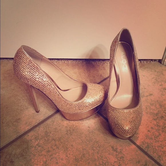 ❗sold❗Aldo gold heels