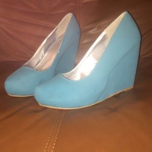 Light blue wedges