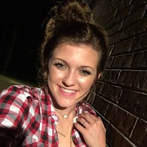 Meet your Posher, Lorie