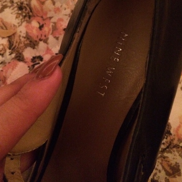 Heels - Picture 3 of 3