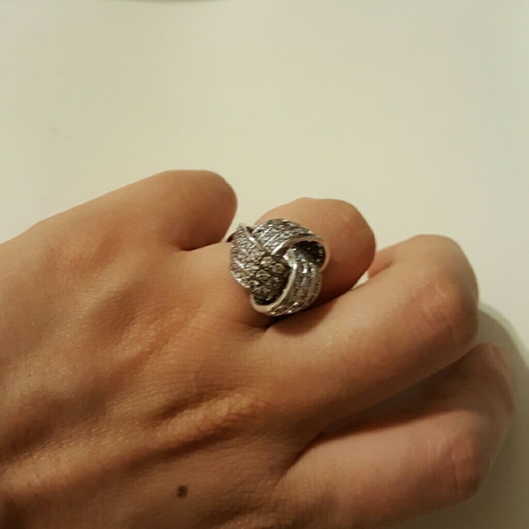 Beautiful ring! - Picture 2 of 4