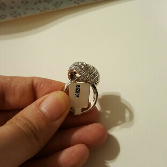 Beautiful ring! - Picture 3 of 4