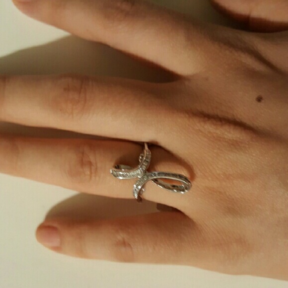 Beautiful ring - Picture 2 of 3