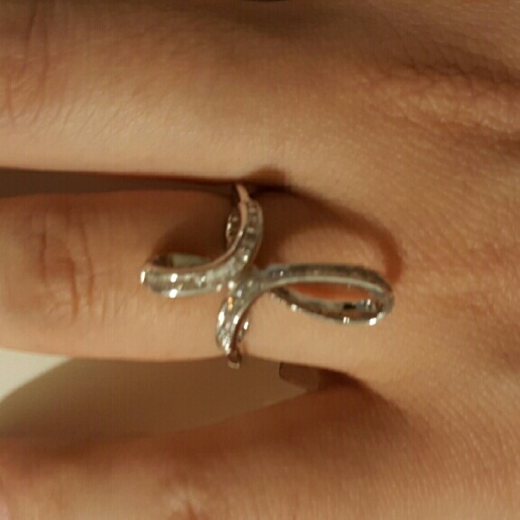 Beautiful ring - Picture 3 of 3