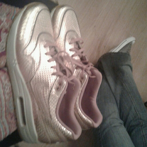 Nike Air Max sz 11 light pink snake shoes