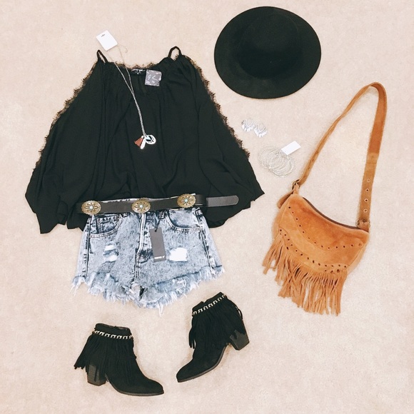 Black Nasty Gal cold shoulder sheer lace top - Picture 4 of 5