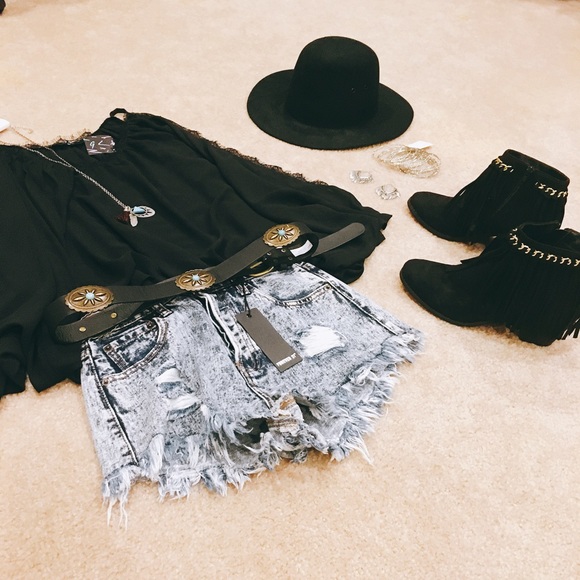 Black Nasty Gal cold shoulder sheer lace top - Picture 5 of 5