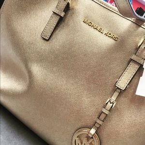 Meet your Posher, Cathy