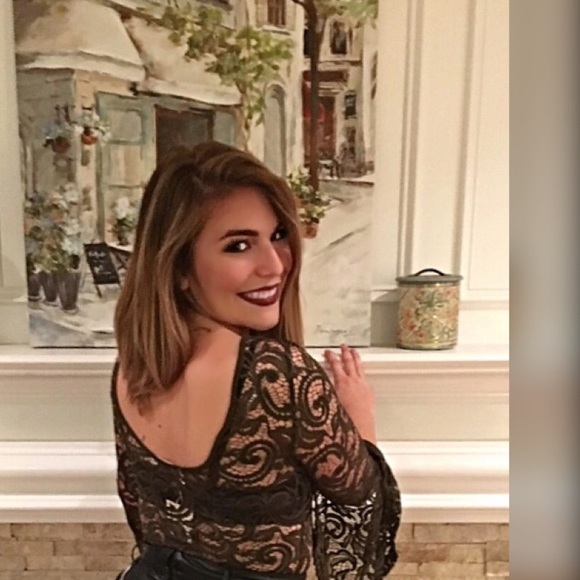 Olive lace bell sleeve bodysuit! SALE - Picture 4 of 4