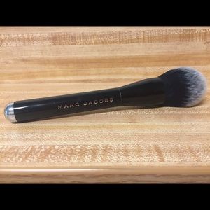 Marc Jacobs The Bronze Brush #12