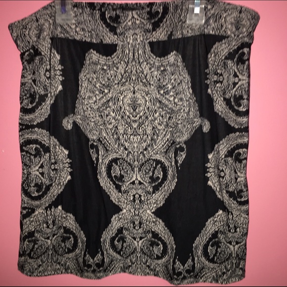 Creamy and black skirt