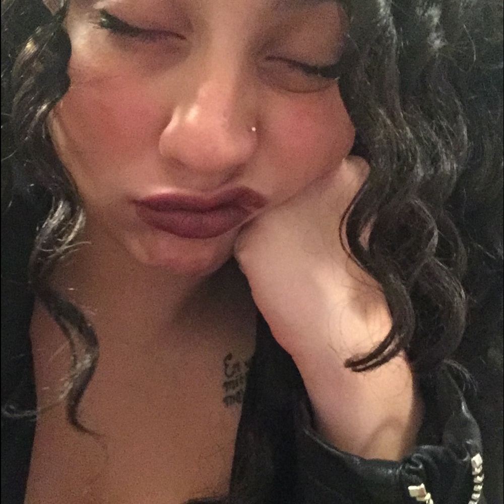 Meet your Posher, Lavinia