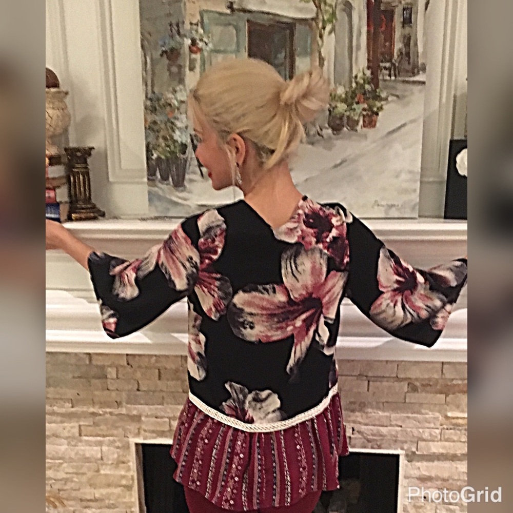Stunning floral black and deep burgundy blouse! - Picture 2 of 2