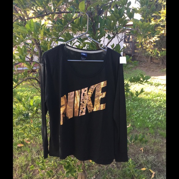 💝NIKE Long Sleeve, BLOW OUT SALE. New With Tag 😘 - Picture 2 of 4