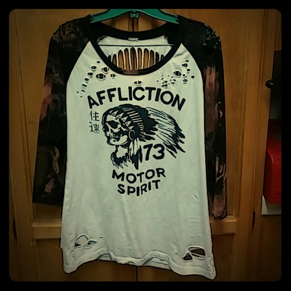 Affliction shredded quarter sleeved shirt size L