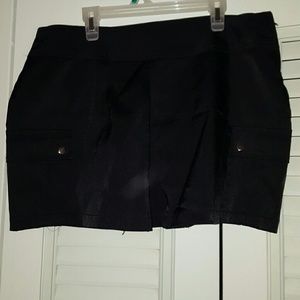 Black pleated mini skirt