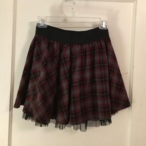 Semi-pleated plaid shirt with mesh underlayer