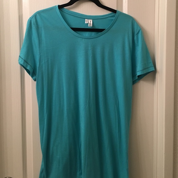 Barely worn blue fitted Tshirt.