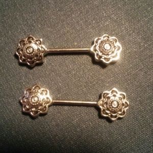 Flower barbell nipple rings