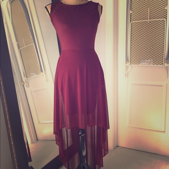 Hi lo dress with sheet accents. Very pretty!