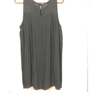 NWT Soprano Plus Size Sleeveless Pleated-Back Top