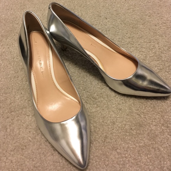 banana republic silver shoes