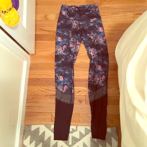 Lululemon legging with floral design size 6