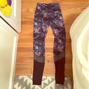 Lululemon legging with floral design size 6