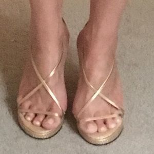 Gold woven sandals. Chic & comfortable.