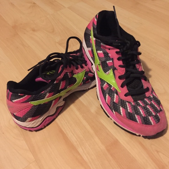 Mizuno Wave Elixir Running Sneaker