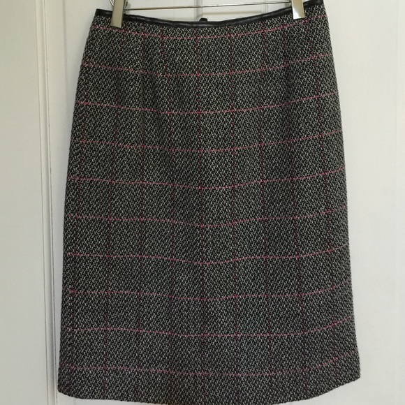 Classic tweed pencil skirt by Talbots, size 4P