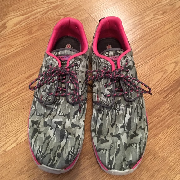 Skechers Shoes - Skechers memory foam sneakers