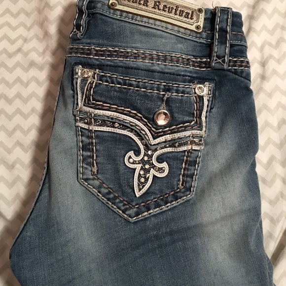 26L Rock Revival Straight leg