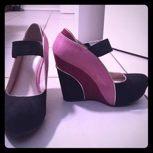 Cute suede wedges❤️