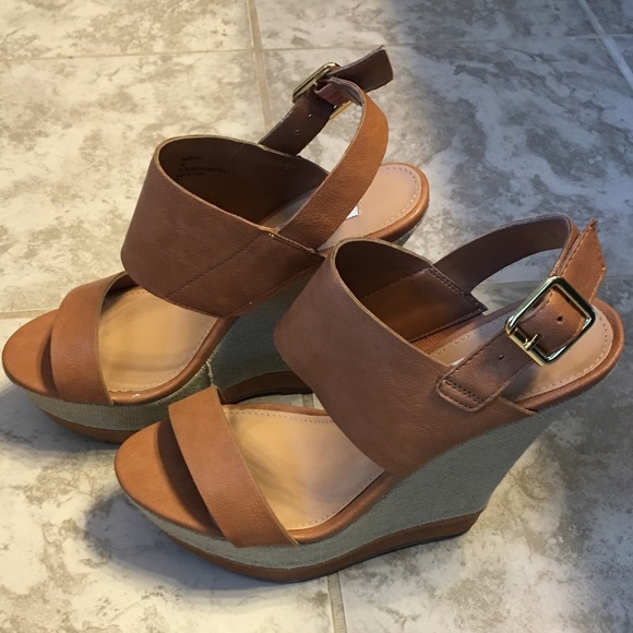 Pre-owned Steve Madden Platform Wedges in Cognac