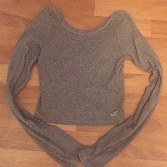 Adorable grey Hollister crop for Fall!! 🎃