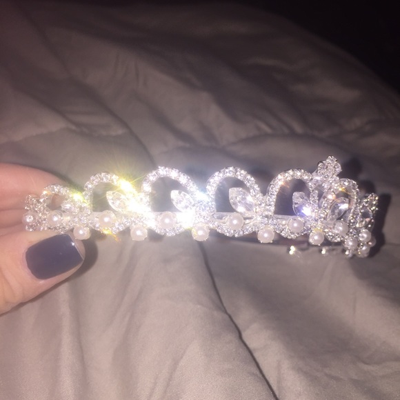 Tiara - Picture 3 of 3