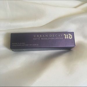 DISCONTINUED UrbanDecay Lipstick in Bad Blood