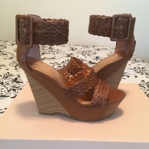 BCBG Candiss Wedge - Almond