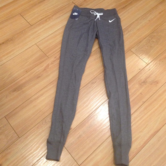 Nike joggers new with tags XS