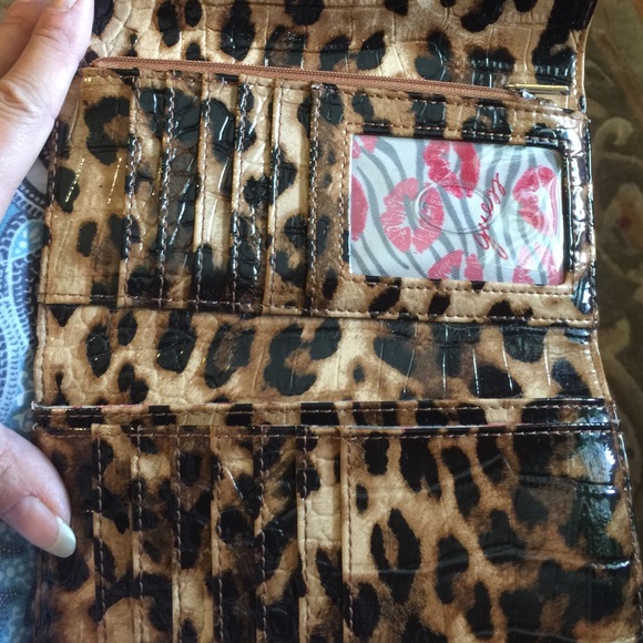 Bag by GUESS - Picture 3 of 4