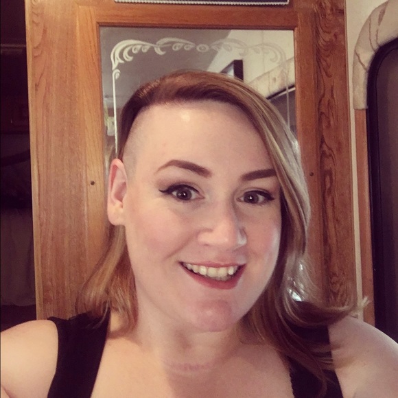 Meet your Posher, Jennifer - Picture 1 of 1