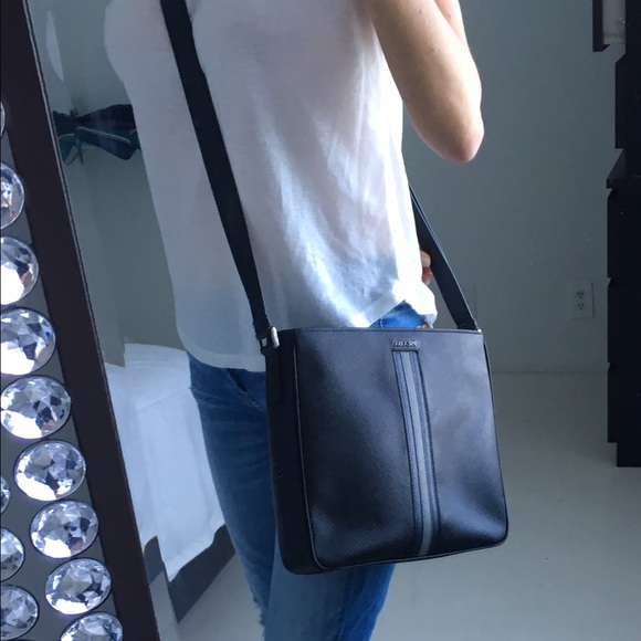 ***SOLD ON TRADESY***PRADA MESSENGER BAG - Picture 2 of 4