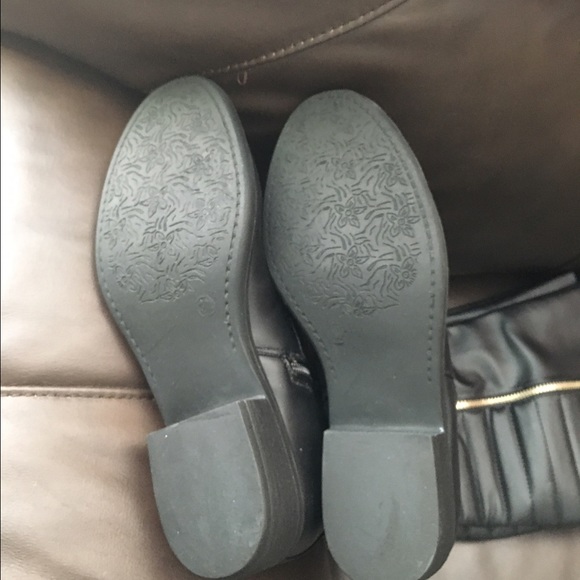 NEVER WORN BLACK BOOTS - Picture 2 of 4