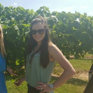 Meet your Posher, Holly