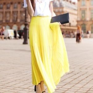 XL TOV yellow pleated maxi skirt