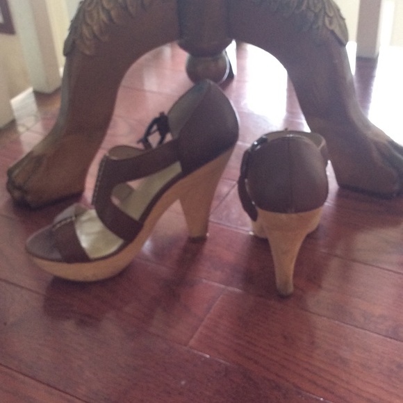 MAX STUDIO HEELS - Picture 2 of 4