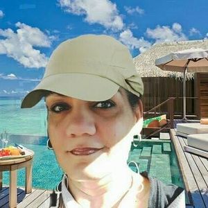 Meet your Posher, Nora