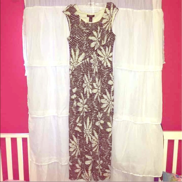 Very Flattering Maxi Dress with lining!