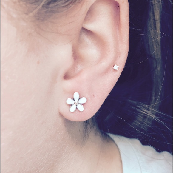 pandora darling daisy earrings pandora darling daisy earrings